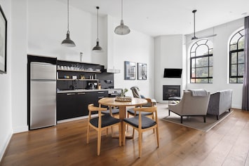 Kitchen & Dining
