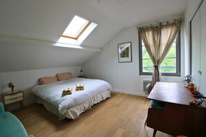 2 bedrooms, iron/ironing board, WiFi, bed sheets - Appartement Suresnes - 4 pax - View over Paris - Bright - Quiet (Suresnes)