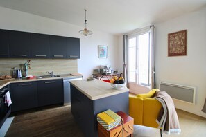 Private kitchen - Appartement Suresnes - 4 pax - View over Paris - Bright - Quiet (Suresnes)