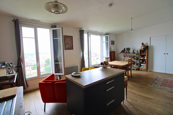 Interior - Appartement Suresnes - 4 pax - View over Paris - Bright - Quiet (Suresnes)