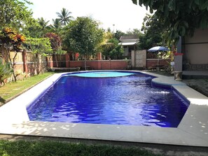 Outdoor pool - Bello Bungalow (Montong Gading)