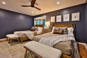 6 chambres, bureau, fer et planche à repasser, lit parapluie