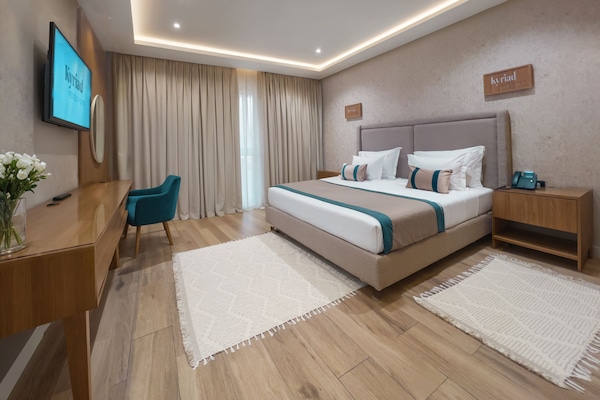 Habitación superior, 1 cama King size | Ropa de cama de alta calidad y minibar