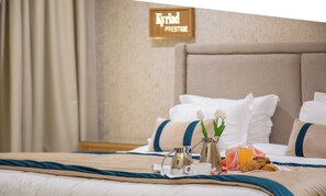 Hochwertige Bettwaren, Minibar, Zimmersafe, Schreibtisch