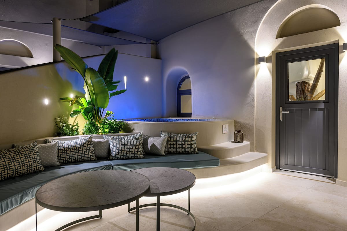 Two Bedroom Suite with Outdoor Jetted Tub | 1 quarto, roupas de cama premium, cofres nos quartos