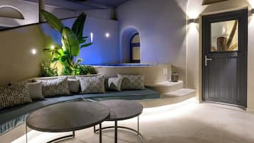 Executive Suite with outdoor Hot Tub