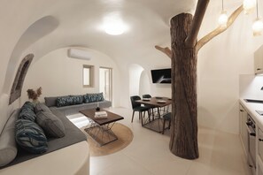 Executive Suite with outdoor Hot Tub | Ropa de cama de alta calidad y caja de seguridad en la habitación 