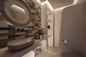 Ducha, artículos de tocador gratuitos, secador de pelo, toallas