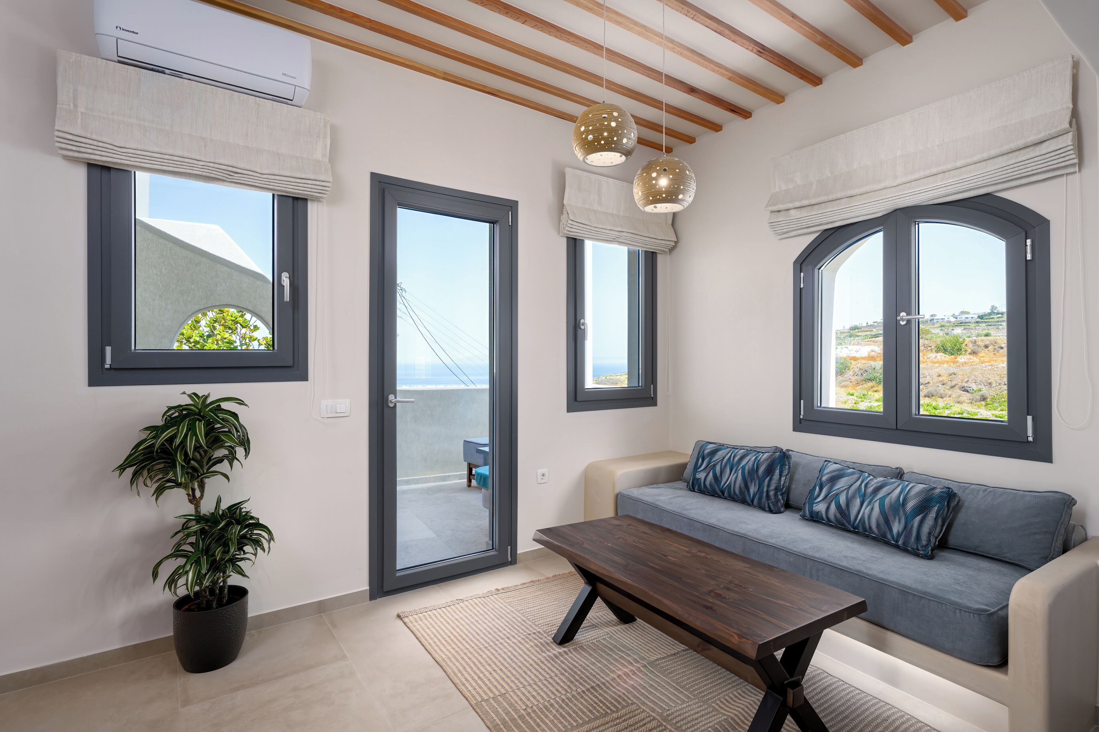 Galaria Serenity Villa with outdoor Hot Tub