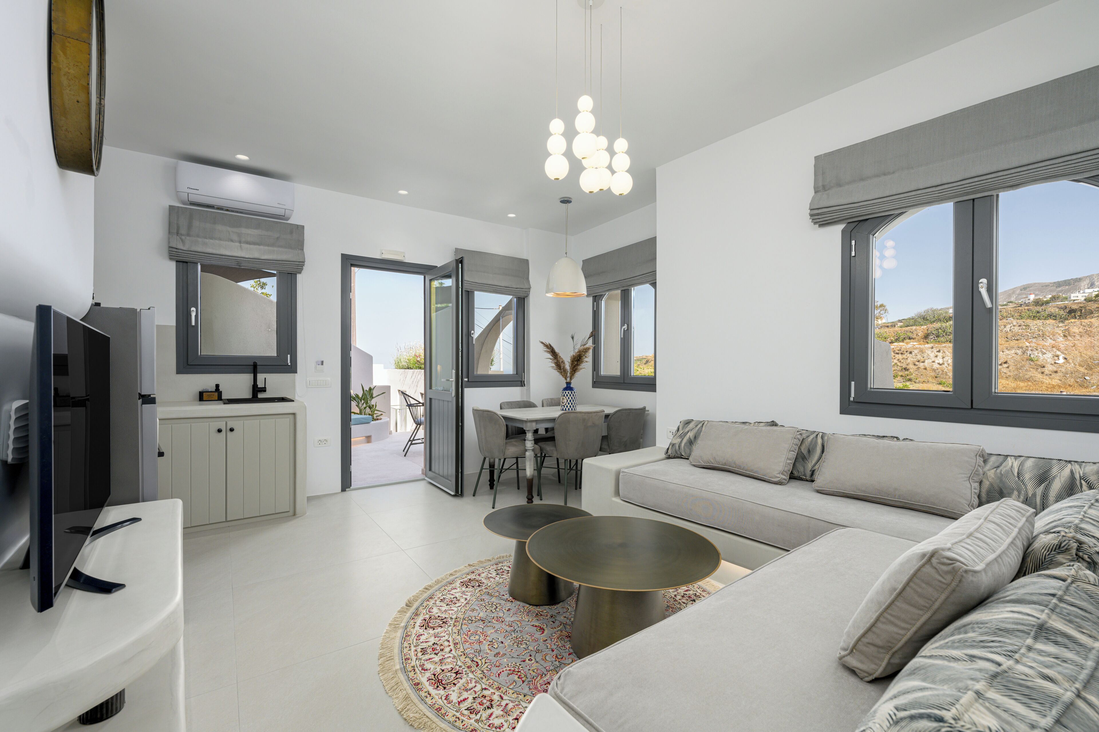 Executive Suite with outdoor Hot Tub | Premium bedding, in-room safe, individually decorated