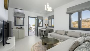 Executive Suite with outdoor Hot Tub