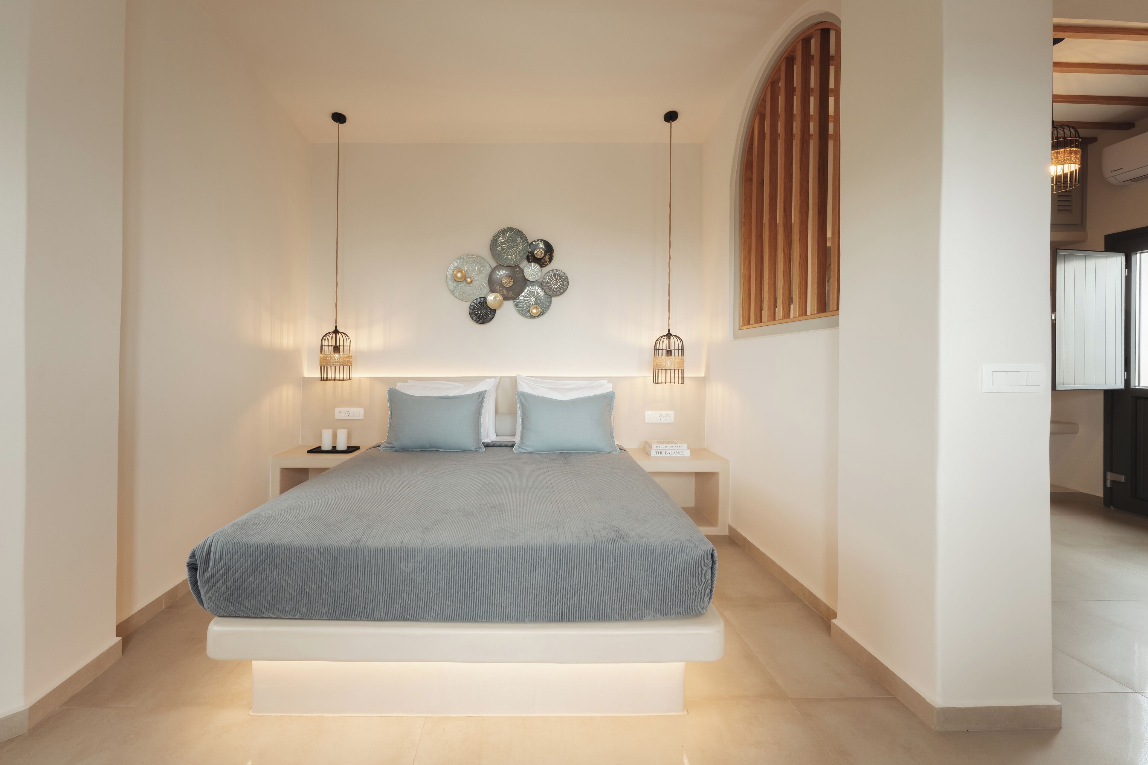 Estate Suite with Hot Tub | 고급 침구, 객실 내 금고, 각각 다른 스타일의 인테리어, 각각 다르게 가구 비치