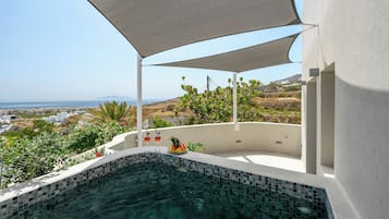 Suite Deluxe, banyera d'hidromassatge | Vista des de l'habitació