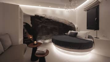 Gemstone Suite | Premium bedding, in-room safe, individually decorated