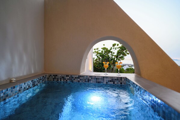 Superior Two Bedroom Suite with Outdoor Jetted Tub | 1 Schlafzimmer, hochwertige Bettwaren, Zimmersafe, individuell dekoriert