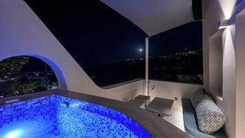 Galaria Serenity Villa with outdoor Hot Tub