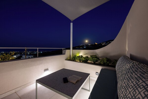 Superior Two Bedroom Suite with Outdoor Jetted Tub | 1 bedroom, premium bedding, in-room safe, individually decorated