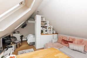 2 室のベッドルーム、WiFi (無料)、ベッドシーツ