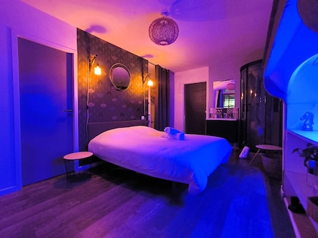 1 bedroom, WiFi, bed sheets. Le Paradis Avec Spa/jacuzzi, Terrasse, Place de Parking