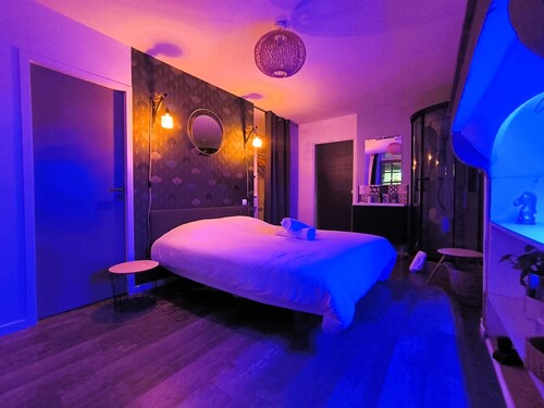 Le Paradis avec Spa/Jacuzzi, terrasse, place de parking.