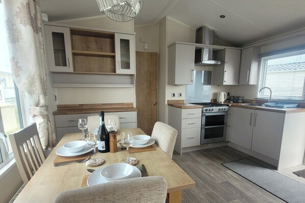 Cabana | Cozinha privada | Geladeira, micro-ondas, fogão, cooktop