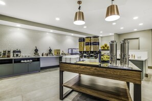 Free daily buffet breakfast  - Home2 Suites Hilton Aurora Medical Center (Aurora)