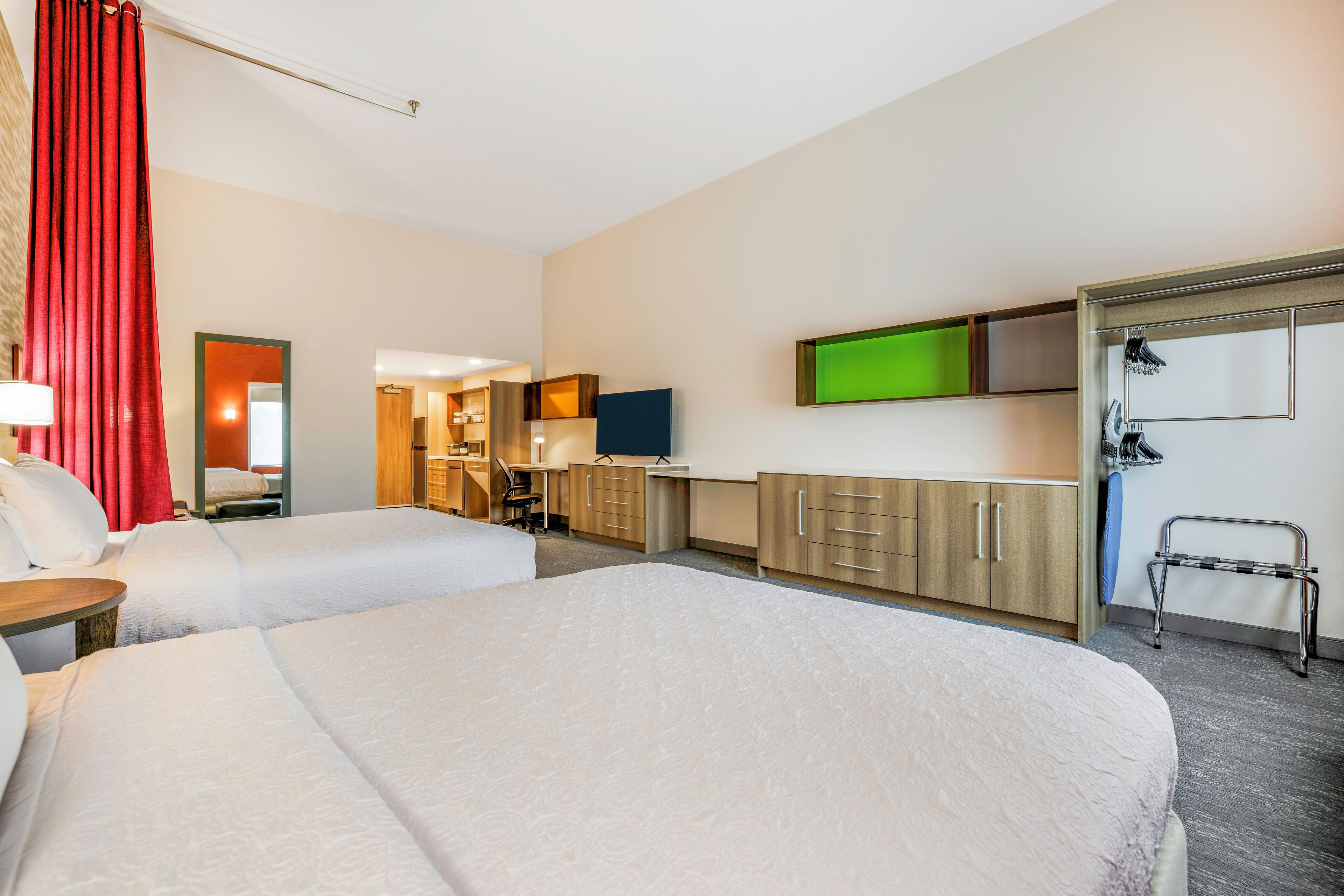 Suite estudio, 2 camas Queen size, tina | Tabla de planchar con plancha, cunas gratuitas y wifi gratis 