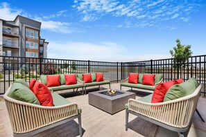 Terrace/patio - Home2 Suites Hilton Aurora Medical Center (Aurora)