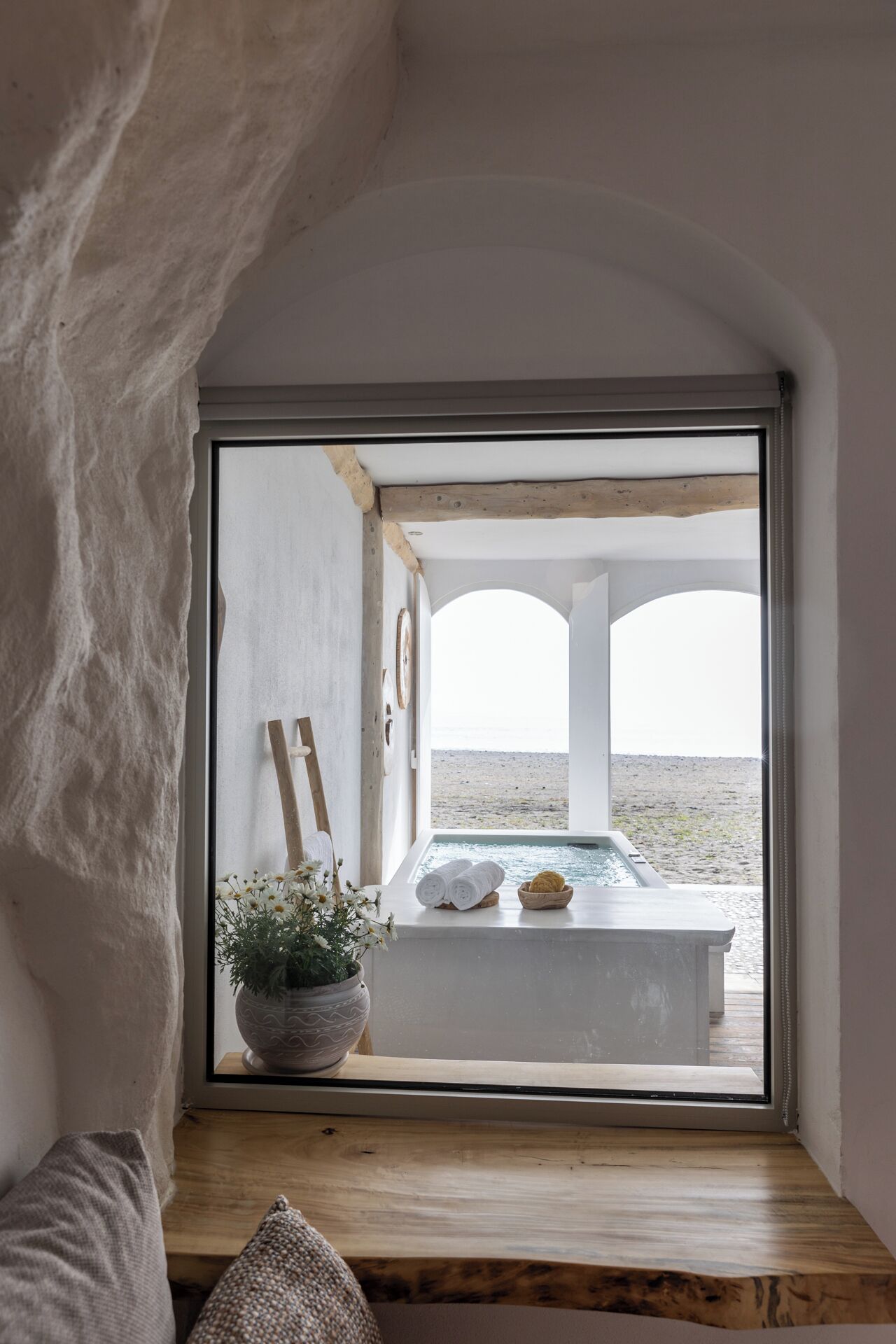 Sea Junior Suite | In-room safe, desk, iron/ironing board, free WiFi