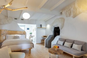 Suite sènior | Caixa forta a l'habitació, escriptori i planxa i posts de planxar 