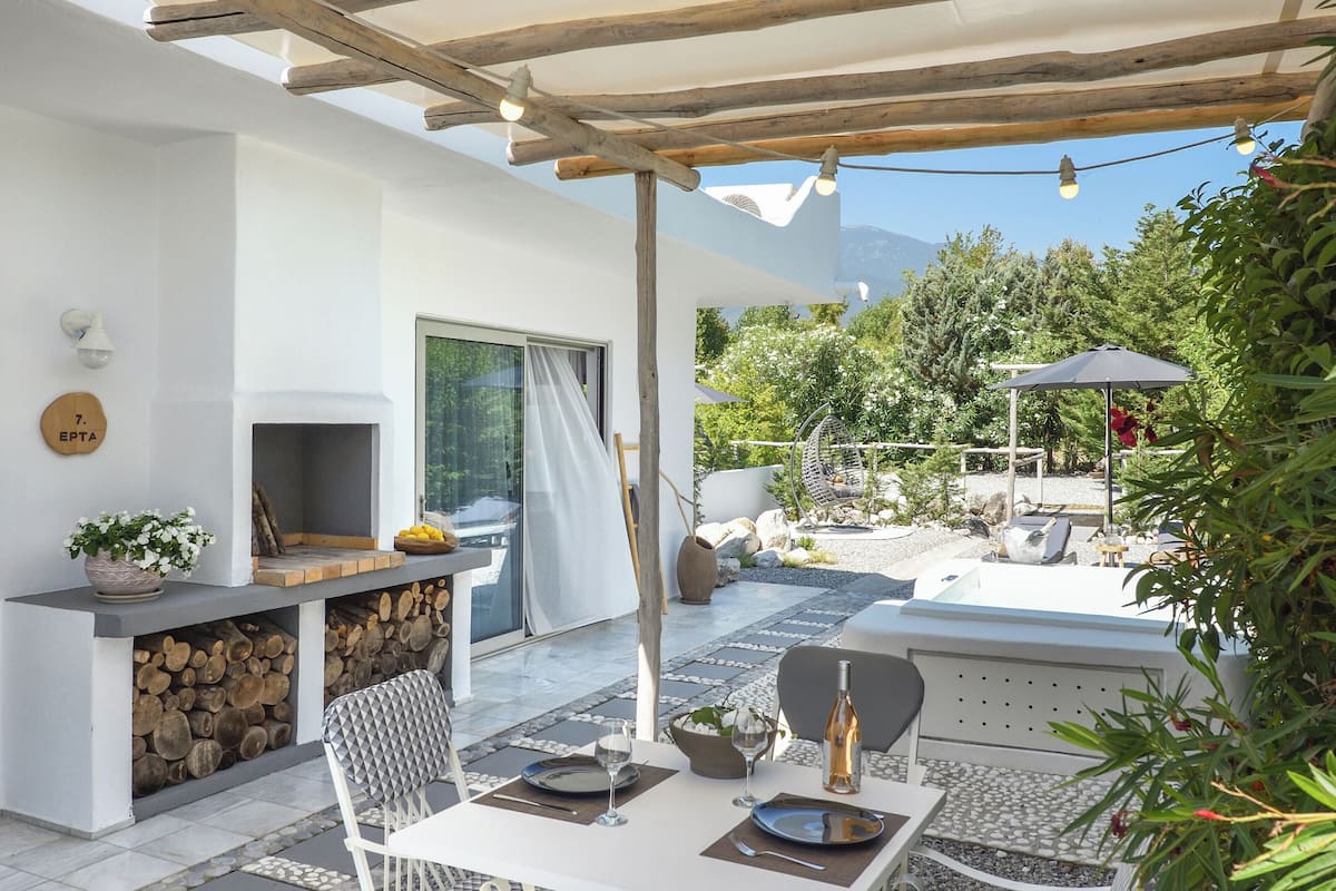 Summer Suite with outdoor hot tub | Terrace/patio