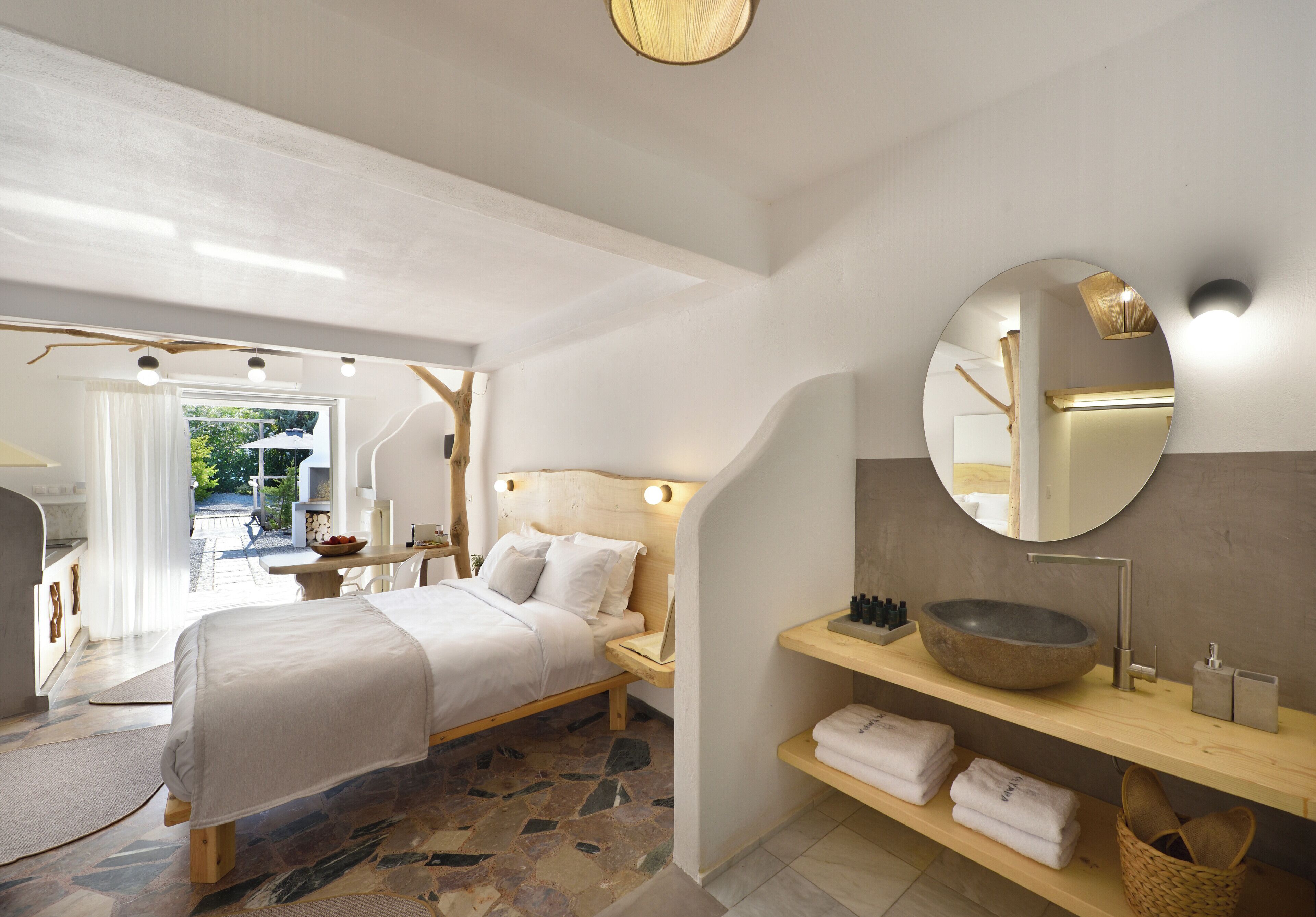 Olympus Garden Junior Suite | Caja de seguridad en la habitación y escritorio 