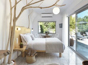 Summer Suite with outdoor hot tub | In-room safe, desk, iron/ironing board, free WiFi - Olympa Suites (Dio-Olympos)