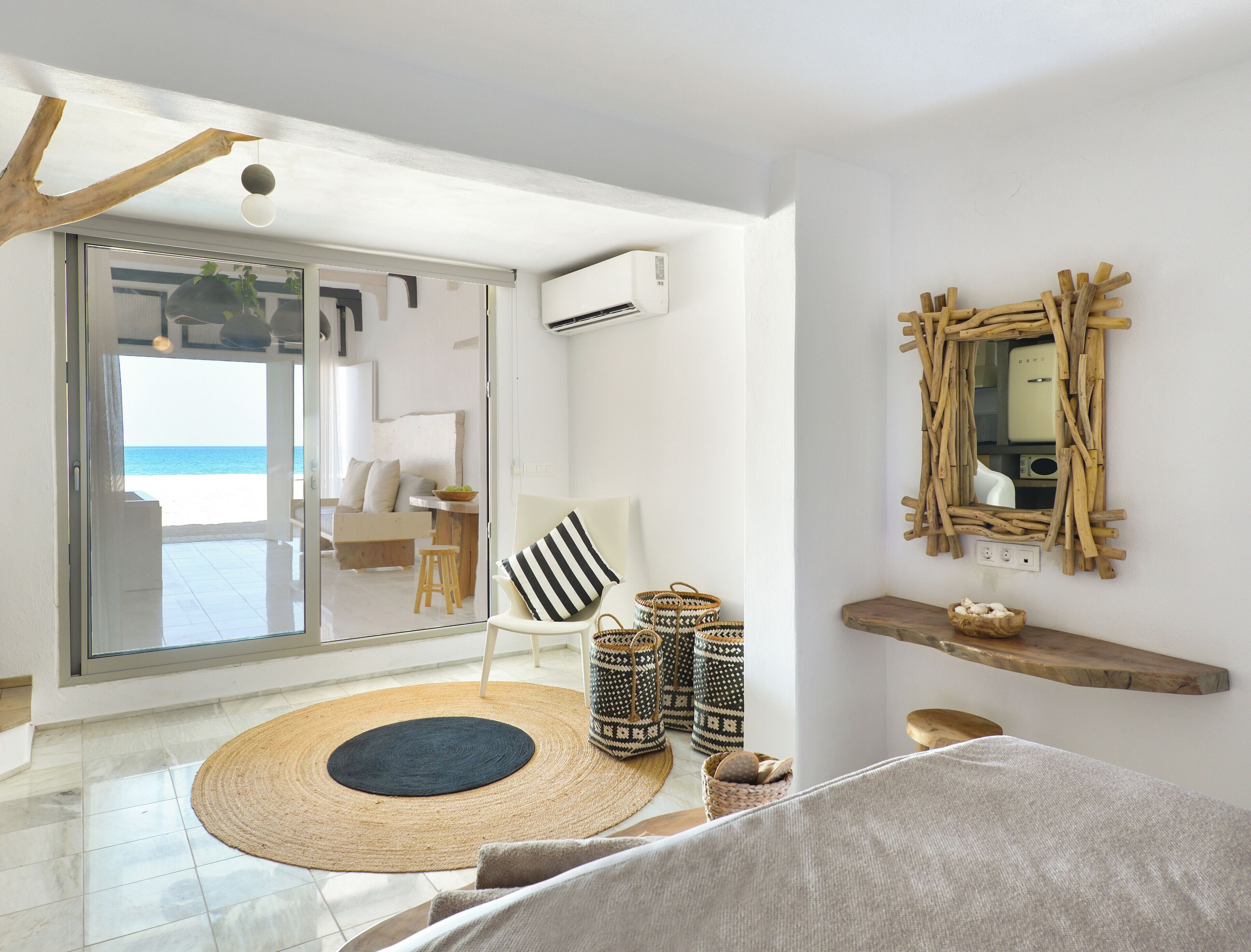 Sea Junior Suite | Caja de seguridad en la habitación y escritorio 