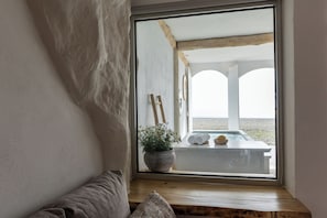 Suite Studio Sénior, vue mer | 1 chambre, coffres-forts dans les chambres, bureau