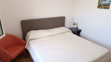 2 camere, una scrivania, ferro/asse da stiro, Wi-Fi gratuito