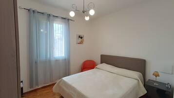2 Schlafzimmer, Schreibtisch, Bügeleisen/Bügelbrett, kostenloses WLAN