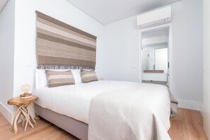 Comfort Apartment, 2 Bedrooms (Sofa bed) | 2 bedrooms, desk, laptop workspace, blackout drapes - Limehome Evora Rua de Machede 61 (Évora)