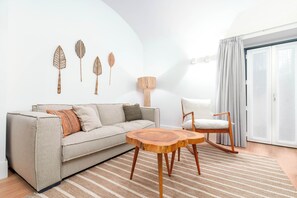 Deluxe Apartment, 2 Bedrooms, Terrace | Living area | 50-inch Smart TV with satellite channels - Limehome Evora Rua de Machede 61 (Évora)