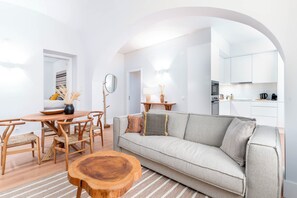 Comfort Apartment, 2 Bedrooms, Terrace | Living area | 50-inch Smart TV with satellite channels - Limehome Evora Rua de Machede 61 (Évora)