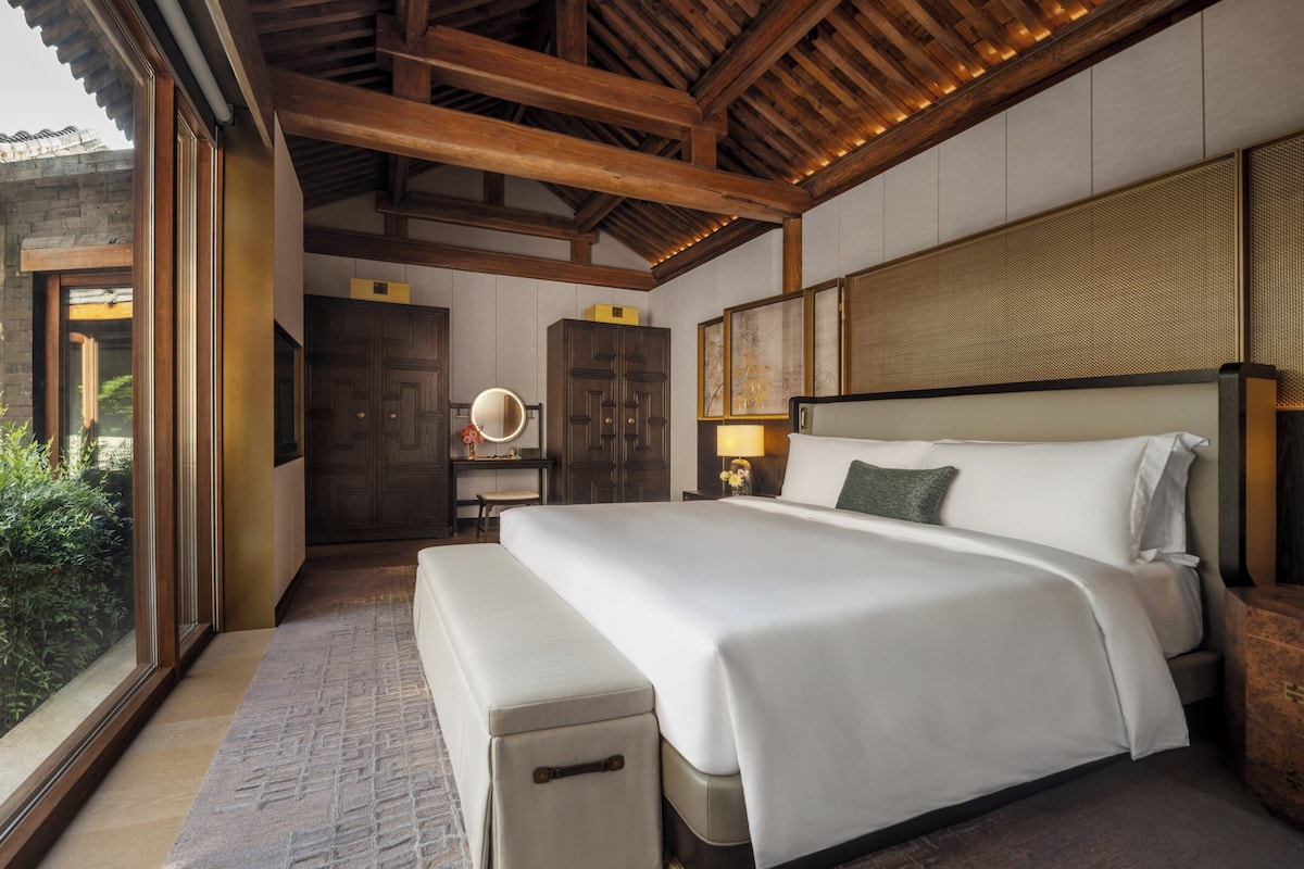 Minibar, in-room safe, blackout drapes, soundproofing