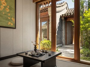 Minibar, in-room safe, blackout curtains, soundproofing - Mandarin Oriental Qianmen, Beijing (Beijing)