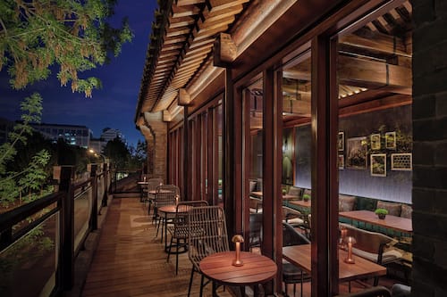 Cocktail bar