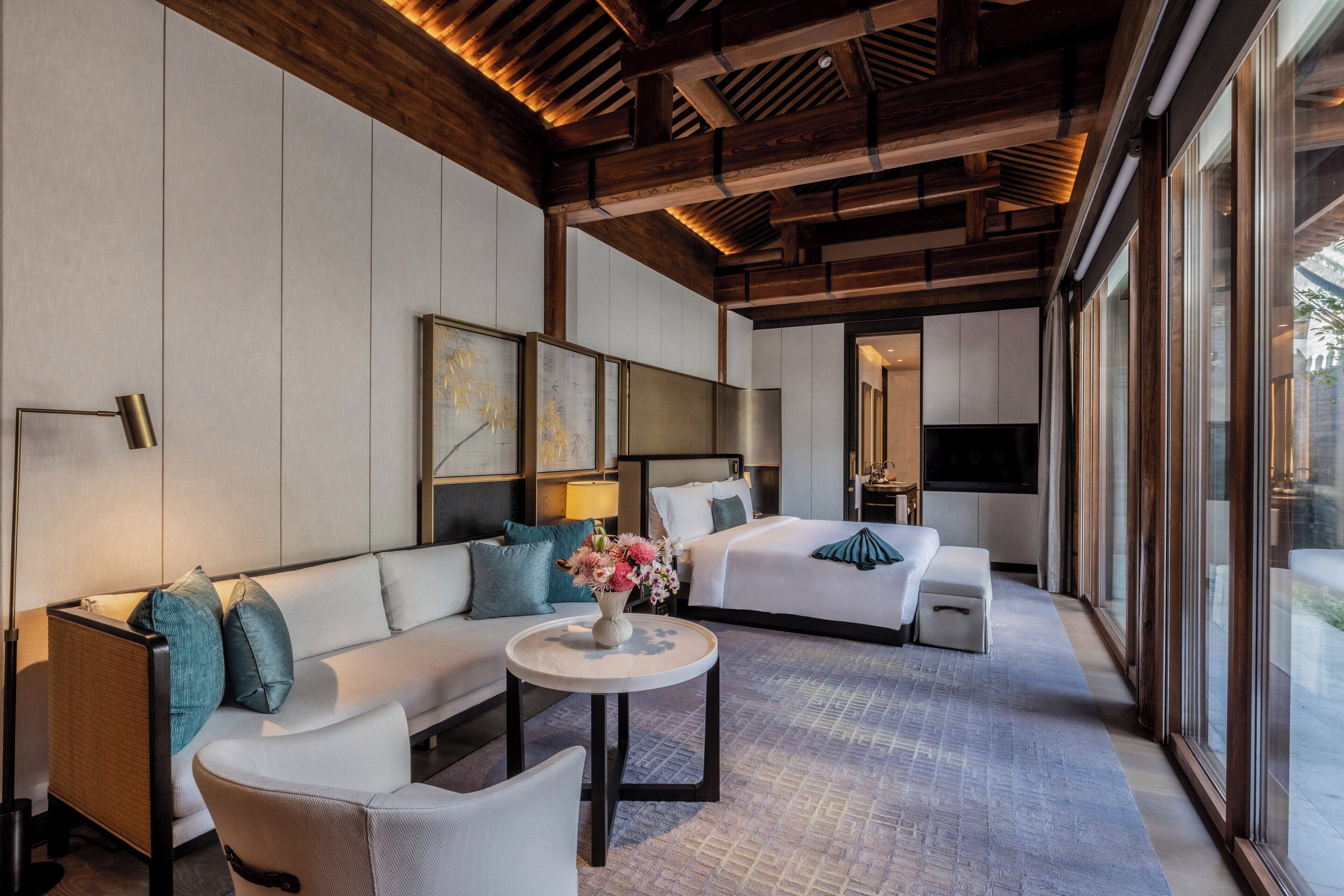 Chambre majestueuse, côté cour intérieure (Residential) | Salle de jeux