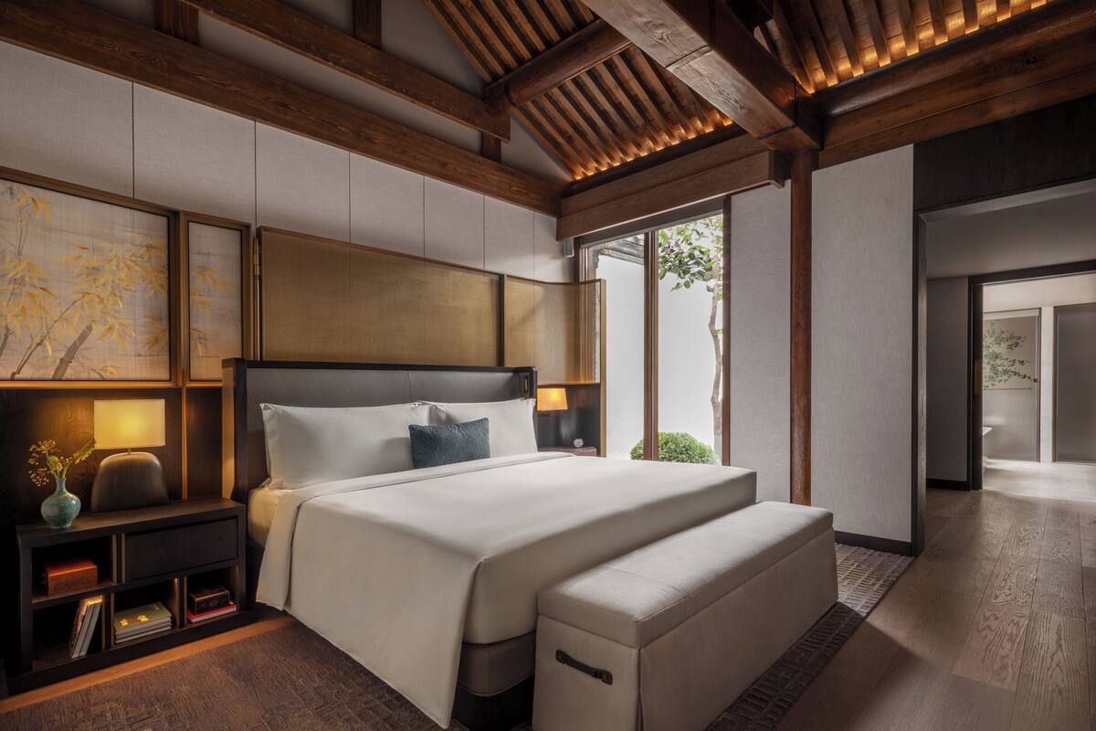 Residential Courtyard | Minibar, in-room safe, blackout drapes, soundproofing