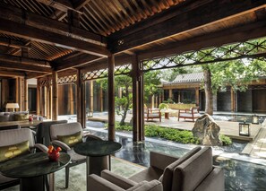 Lobby sitting area - Mandarin Oriental Qianmen, Beijing (Beijing)