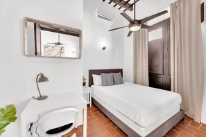 2 soverom og strykejern/-brett