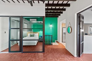 3 chambres, fer et planche Ă repasser