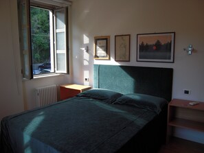 2 bedrooms, iron/ironing board, WiFi, bed sheets - Sassetta Holiday - peace at a stone's throw from the sea  (Sassetta)