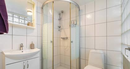 Apartment with own entrance, parking, fast public transport to Oslo city centre